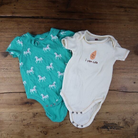 CIRCO & HB ONSIE BUNDLE SIZE 3 - 6 MONTHS UNISEX - Picture 1 of 13